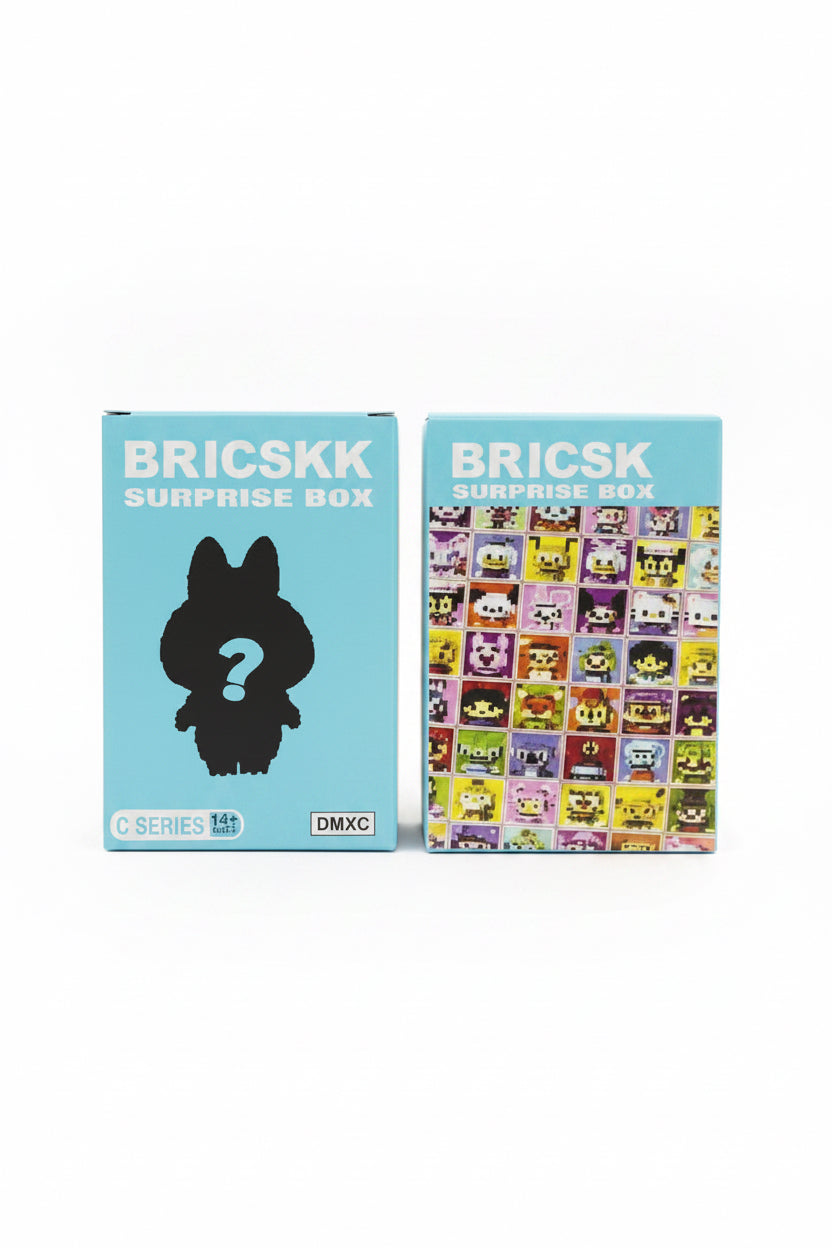 Particimden Bricsk Surprise Box Mavi C Serisi, koleksiyonluk sürpriz kutu figürleri içerir. Piksel tasarımlı karakterler.