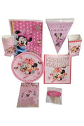 Particimden Minnie Mouse temalı pembe doğum günü parti seti, tabak, bardak, flama ve pasta süsleri içerir.